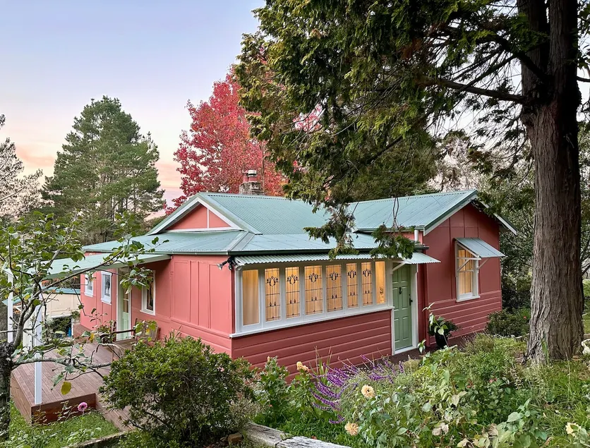 Weona Cottage - mountain views, walk to Leura - Image 1