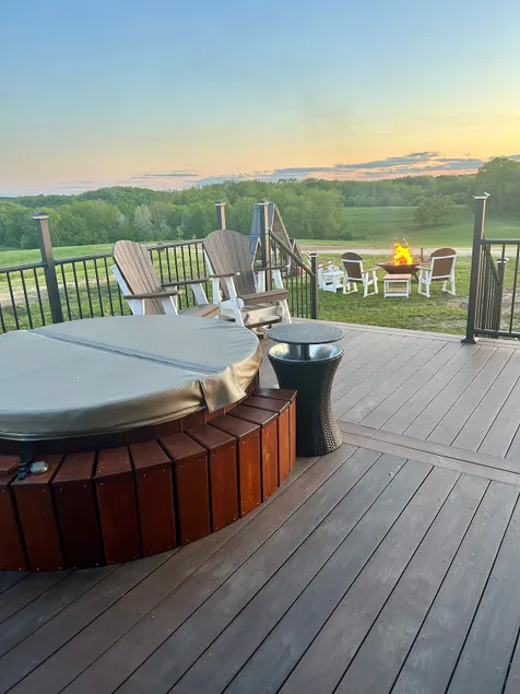Secluded cabin on 75 acres 360 views cedar hot tub infrared sauna outdoor Shower - Image 1