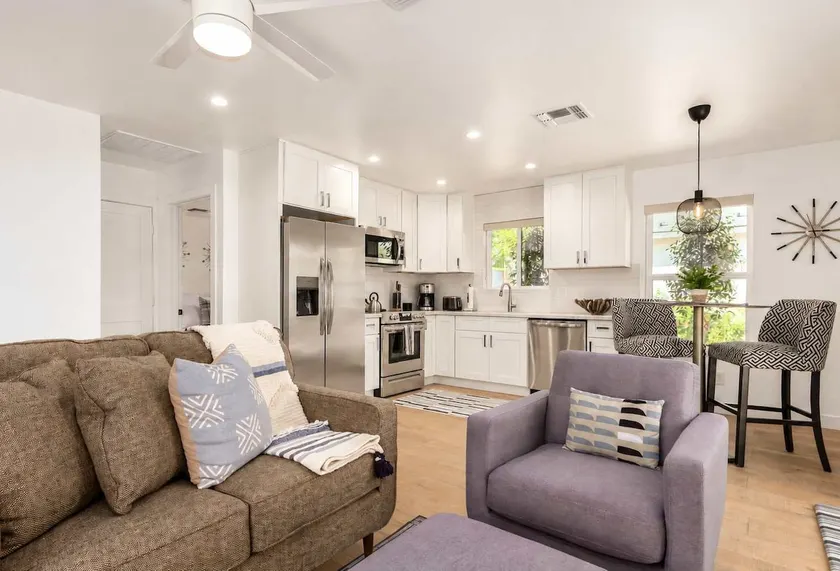 Lux 1-Bed Casita w/Patio, Laundry+FREE Gtd Parking - Image 1