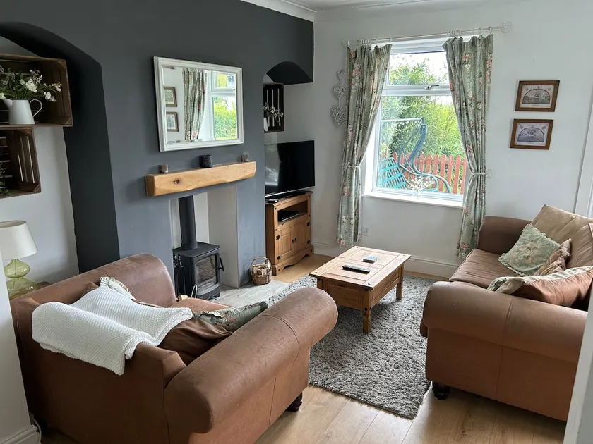 Cosy Cottage in the Heart of the Countryside - Image 1