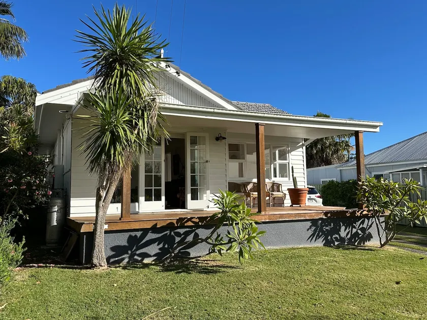 Bundeena Bungalow - Image 1