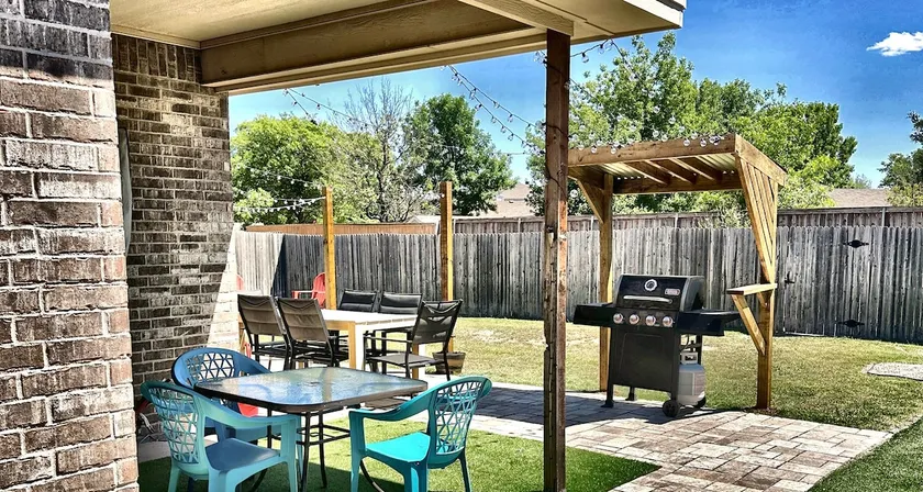 Matador Arena + Hot Tub + Game Room + 4BR Sleeps 14 + 4 Min to Loop - Image 1