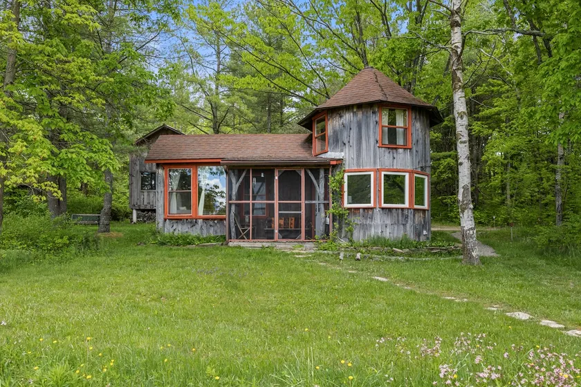 Gorgeous Hilltop Paradise with epic views and swimming pond - Image 1