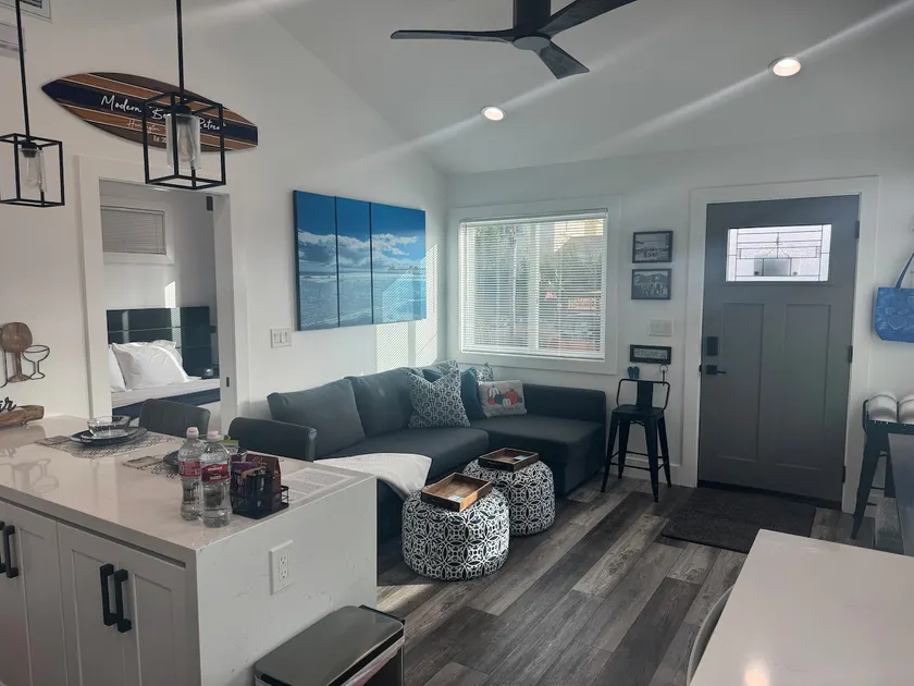 Modern Beach Retreat - Image 1