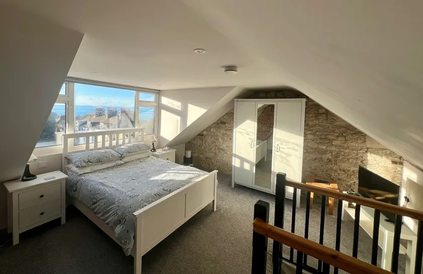Dog Friendly Cosy Coastal Cottage with Sea Views - Image 1