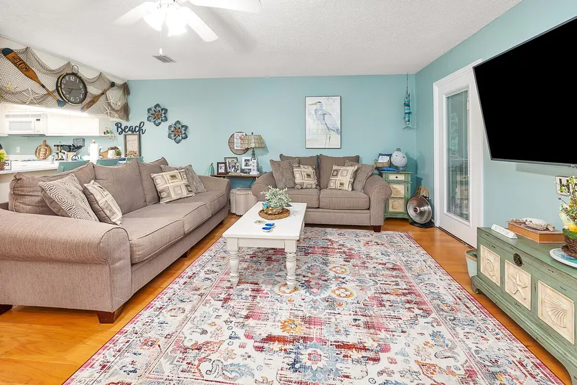 3BR/2.5BA Townhouse with Elevator & Community Pool - Image 1