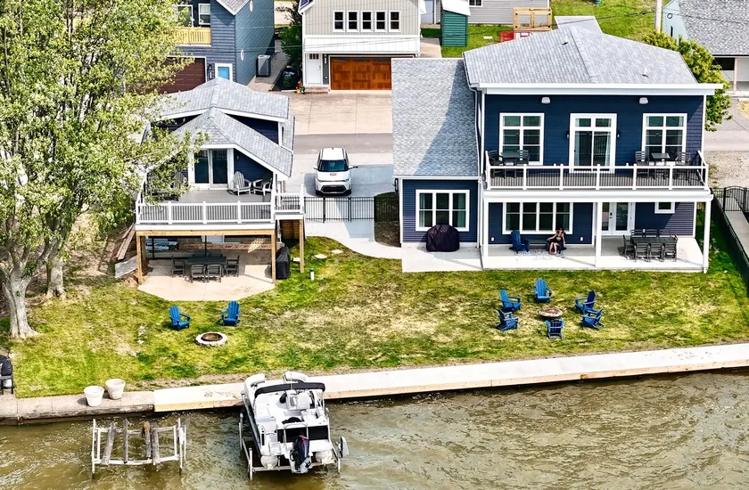 Sunset Retreat (Waterfront) ~ Boat lift ~ Kayaks - Image 1