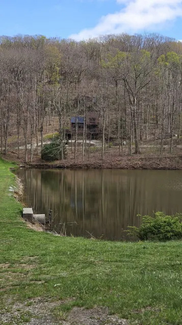 Camp Hope Lake House with hot tub - Image 1