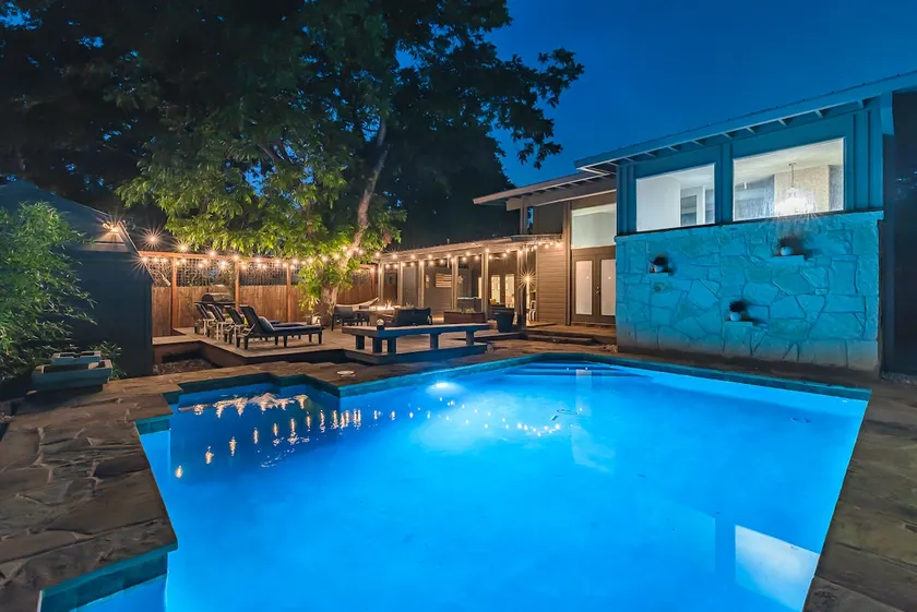 Stunning Home | Serene POOL | Firepit by Airport - Image 1