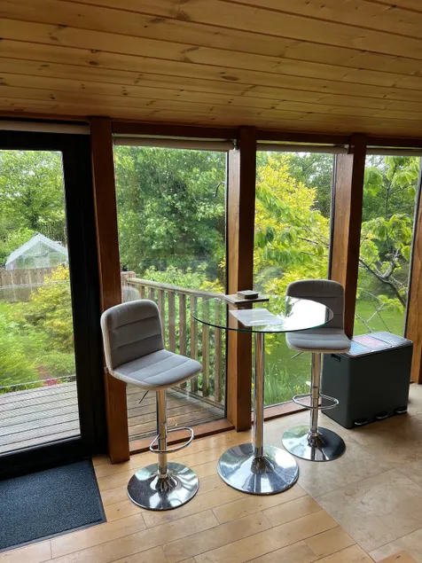 Chestnut,1 bedroom loft apartment with wood burner - Image 1