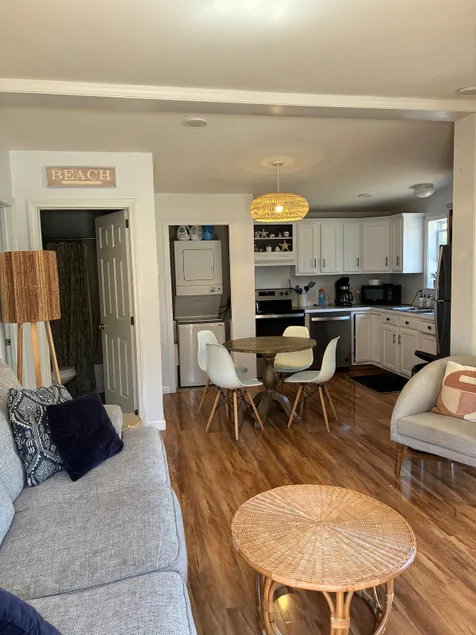 Chic Cottage w/ pool & hot tub, mins to the beach! - Image 1