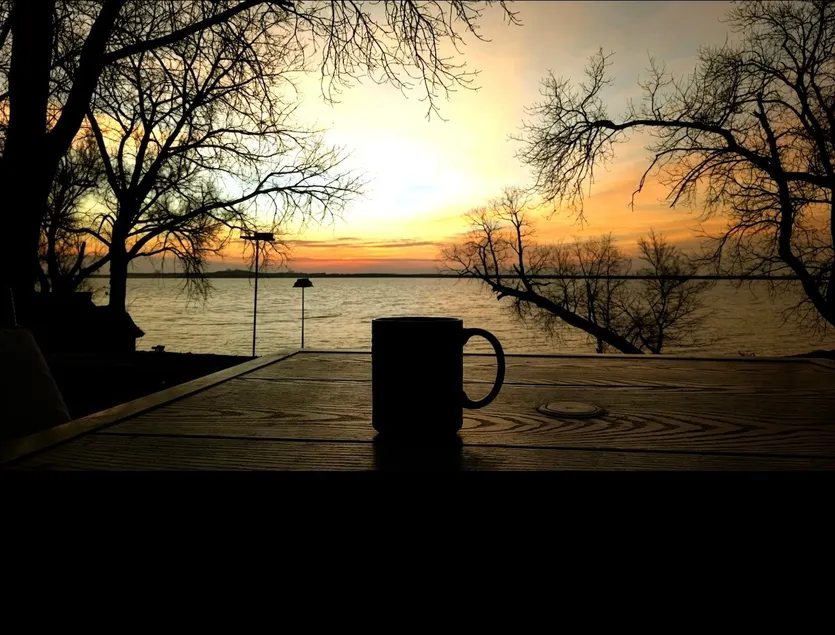 Cottage on The Lake - Image 1