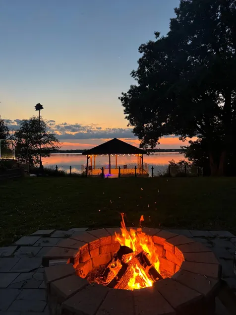 Beautiful Lakeside Summer Cottage - Image 1