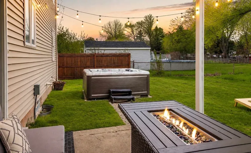 Comfy Suburb Home with King Beds by Arpt Dwnt UofR - Image 1