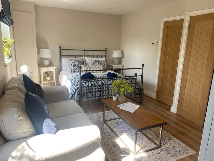 Modern country guest suite - with private entrance - Image 1