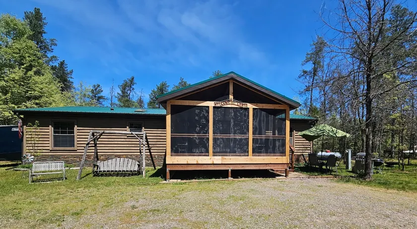 Beautifully remodeled private cabin in the woods with screen porch - Image 1
