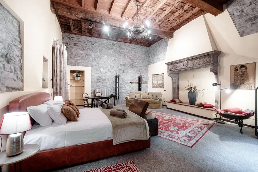 Historical Deluxe Suite by”The House Of Travelers” - Image 1