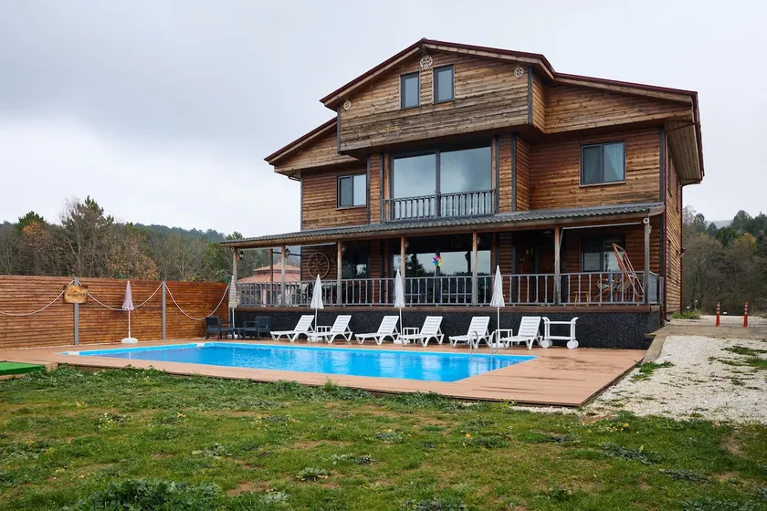 Woodstock Chalet - Image 1