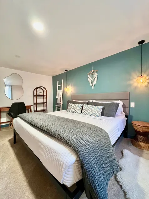 Stylish 1 bedroom apartment by Red Rocks - Image 1