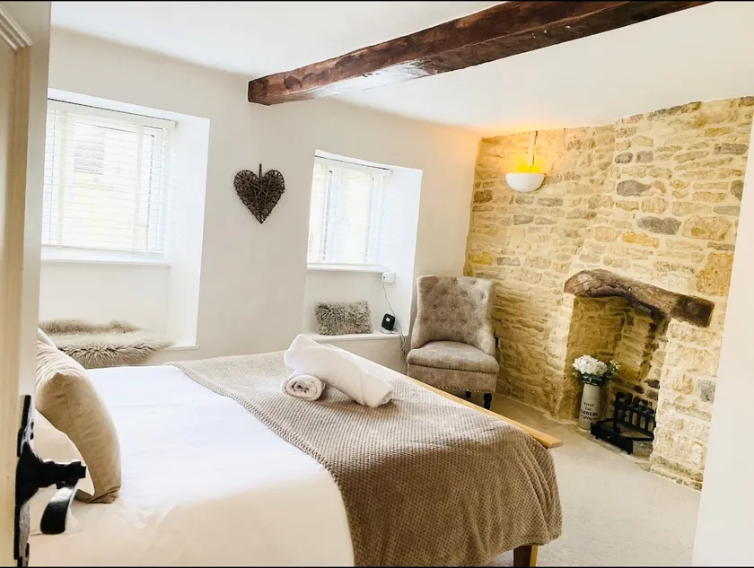 Charming Cottage in Heart of Bourton-on-the Water - Image 1