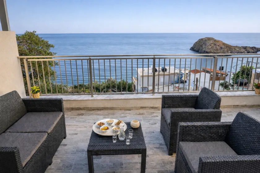 George sea view apartment - Image 1