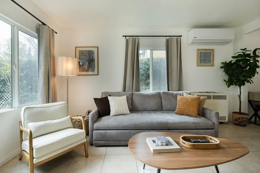 ✹Cozy Apt in the Heart of Dtwn Riverside ✹ - Image 1