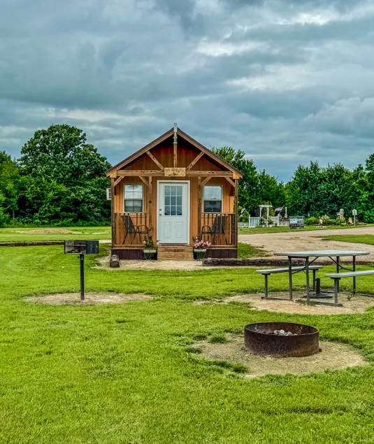 The Blue Bird Cabin at Still Waters Edge Retreat - Image 1