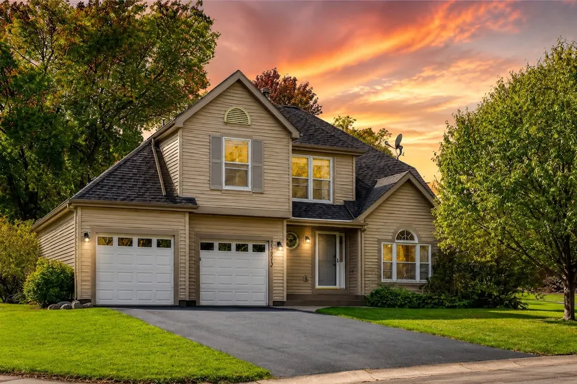 Stunning 5 BR,  2 King Bed, 2 Garage, 4 BTH Family Friendly Home with Hot Tub - Image 1