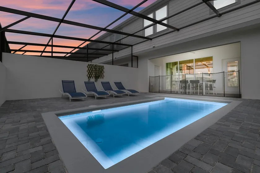5 Bedrooms / 4.5 Bathrooms / Windsor Island (602 J - Image 1
