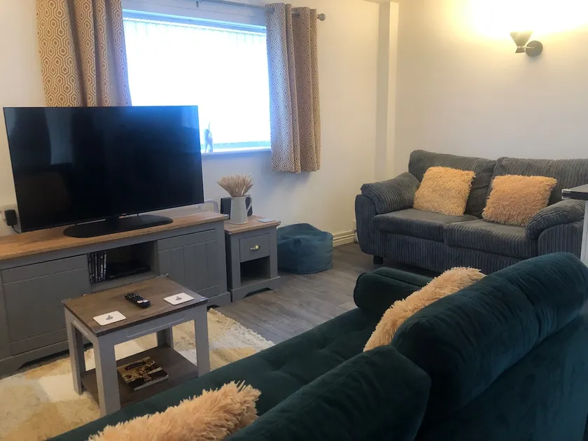 Cosy One-Bedroom Bungalow - Image 1
