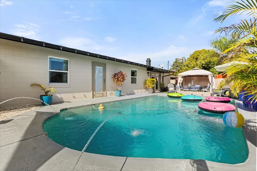 ~Chic Oasis • 6-Guest Suite • Pool Heat • Near All - Image 1