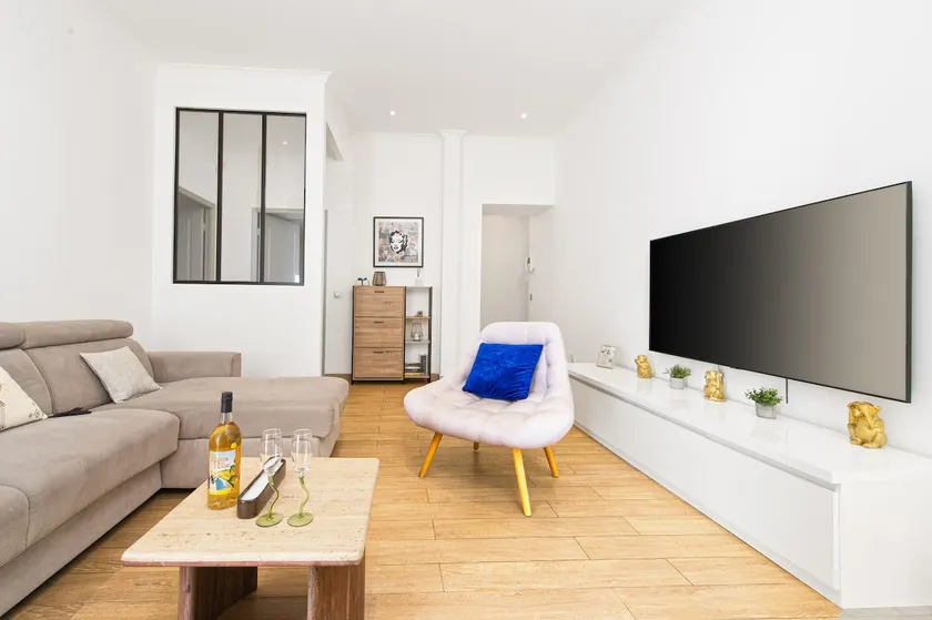 Luxurious 2-room apartment – Parking – Carré d'Or Menton - Image 1