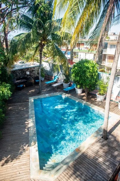 House with Garden Pool & Electric Generator - Image 1
