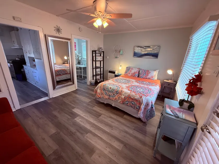 Cute Tropical Beach Studio Walk to Ocean and All! - Image 1