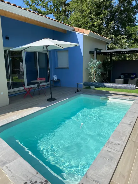 Private hot tub and heated pool (April to September) - Image 1