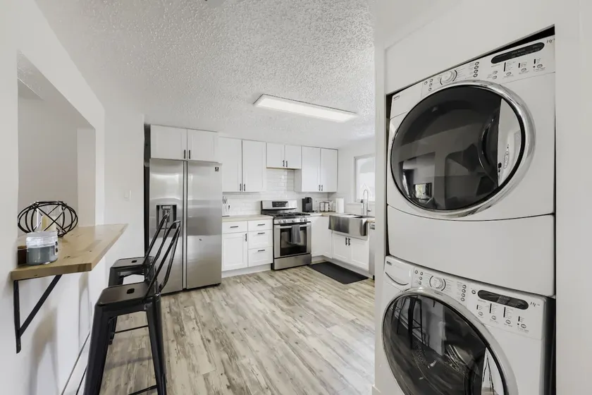 Bright 2 bedroom condo near Red Rocks & Denver - Image 1