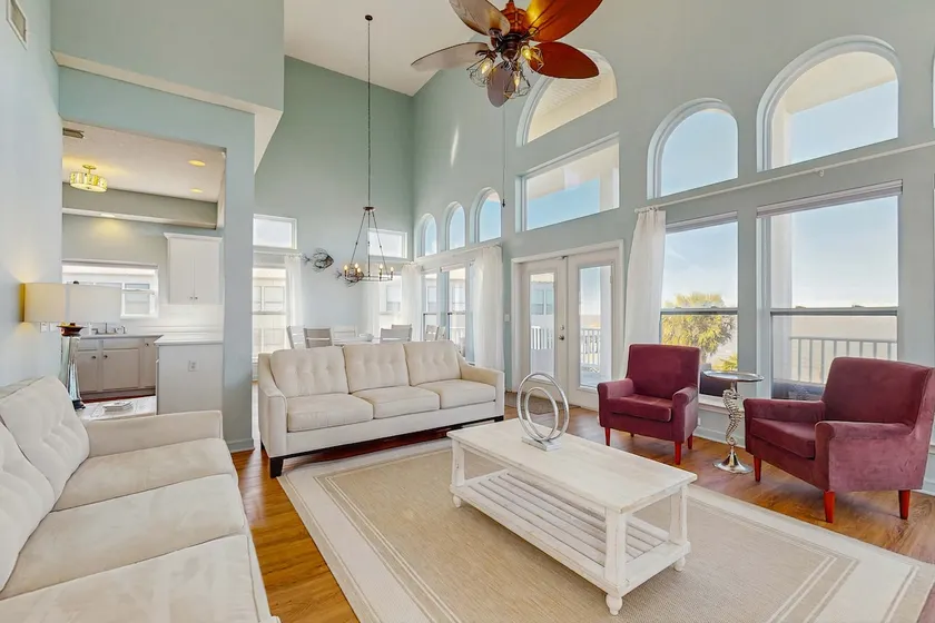 Beautiful Water Front Home in Historic Fairhope - Image 1
