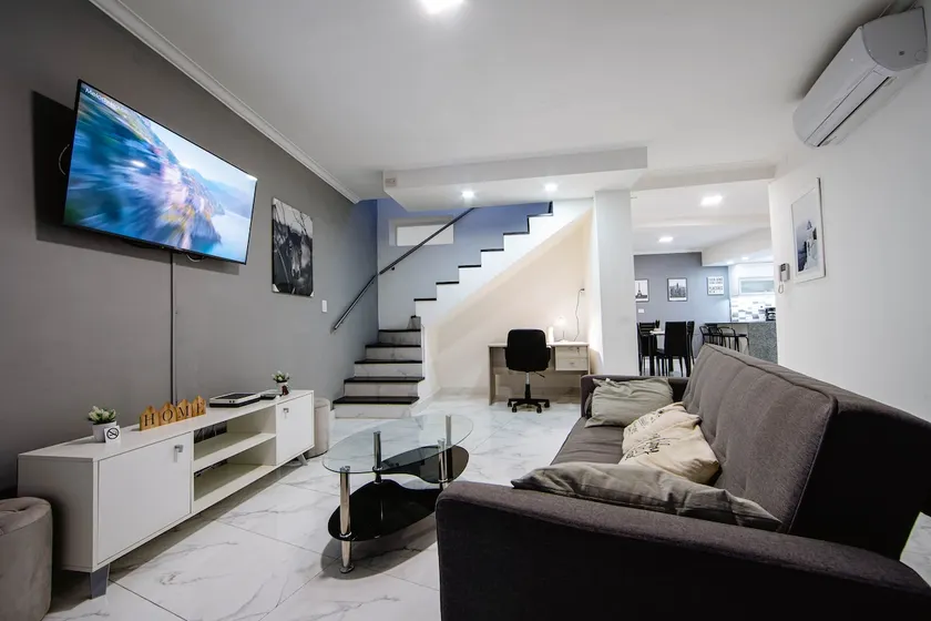 Beautiful townhouse in Mendoza - Image 1