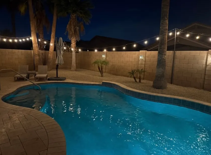~Heated Pool/Spa, King bed, Amazing Backyard & Location! Hiking, Biking, Parks - Image 1
