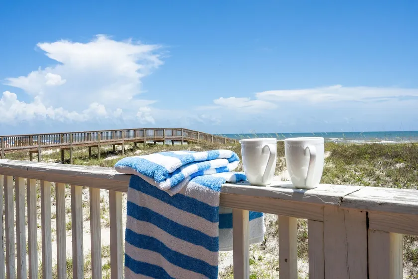 Beachfront-Pet Friendly-2 Mstr Suites-Large Deck-Water Views - Image 1