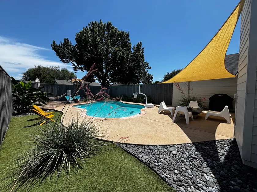 Modern home, pool, game room, walk to lake & golf - Image 1