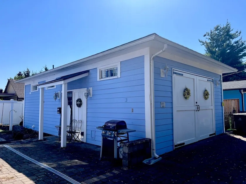 The Carriage House *Downtown* - Image 1