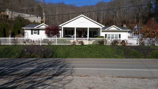 Spacious 3BR Home • Near Jenny Wiley - Image 1