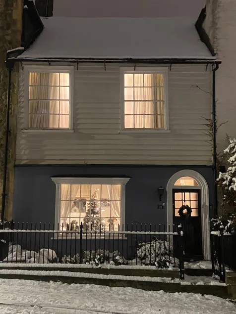 Grade II 3-bed cottage• Free parking • Sonos & 5.1 - Image 1