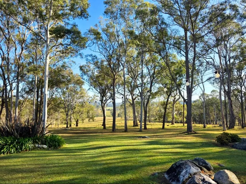 Bushland Escape / Sleeps 13 / Nature Spa Retreat - Image 1