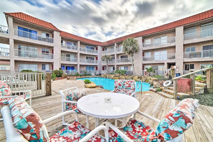 Coastal Condo w/ Dock Access, 2 Miles to Beach! - Image 1