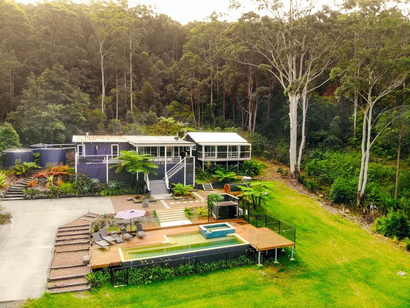 Bellavia Forest Retreat with pool and spa. Minutes to lake and beaches! - Image 1