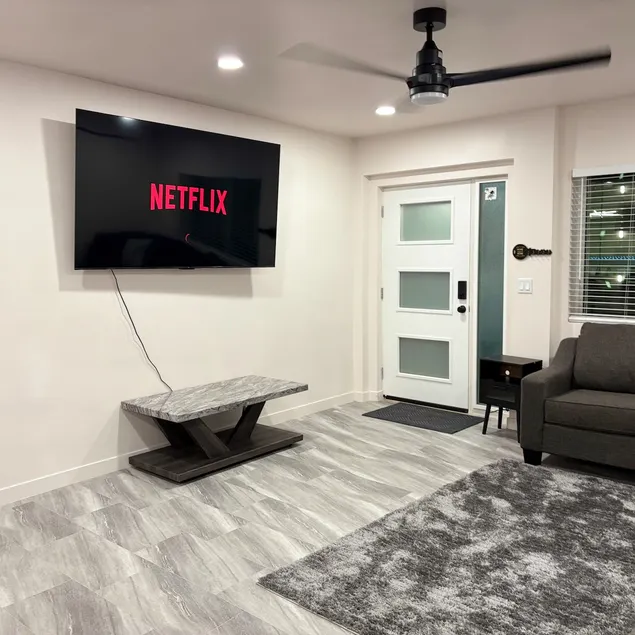 Cozy Landing Airport /UNM Home! - Image 1