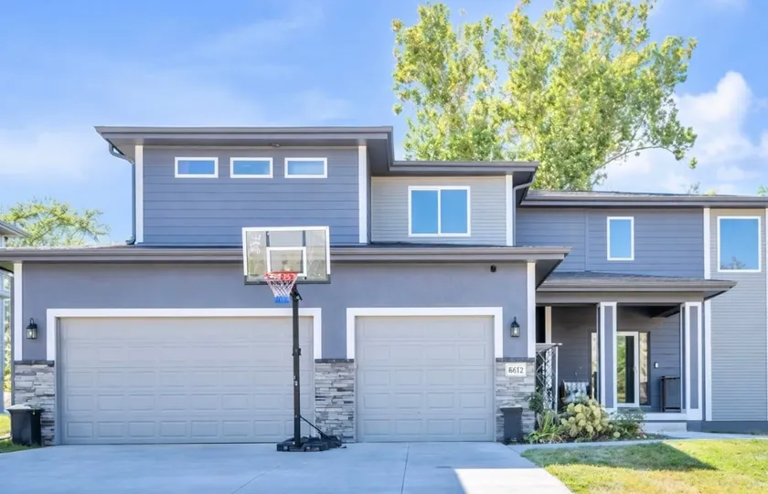 Modern 4BR Retreat • Sleeps 8+ • Spa Tub - Image 1