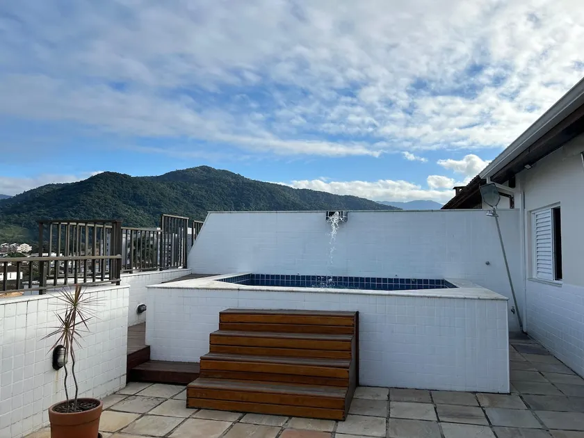 Penthouse in Ubatuba with pool and barbecue area - Image 1